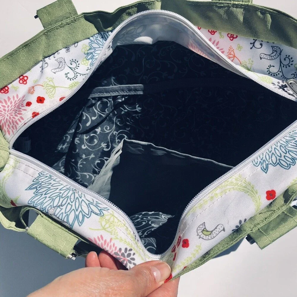 High Sierra bag diaper Large Light Weight Shoulder Closes with zipper Green